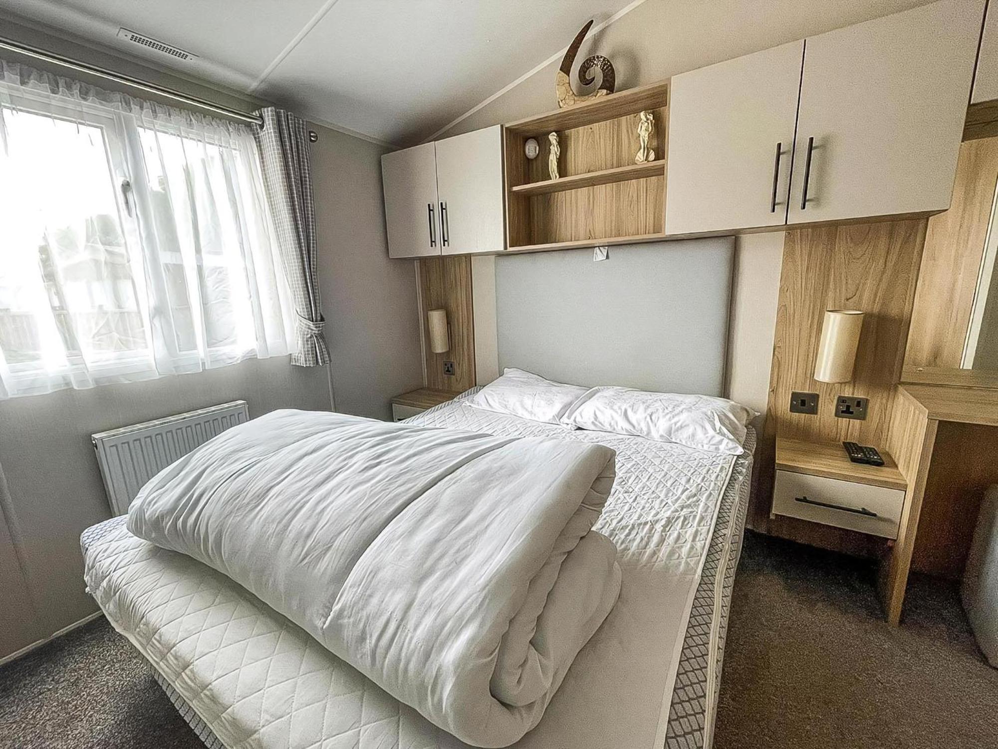 Beautiful Caravan For Hire With A Partial Sea View In Suffolk Ref 32042Az Lowestoft Exterior foto