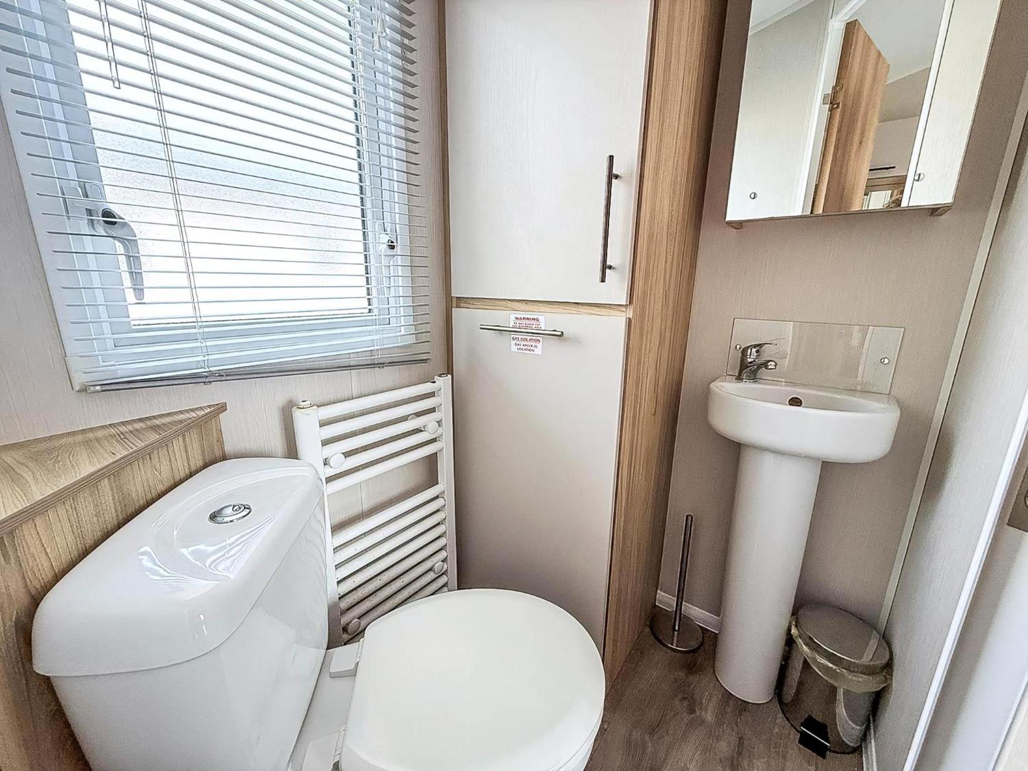 Beautiful Caravan For Hire With A Partial Sea View In Suffolk Ref 32042Az Lowestoft Exterior foto