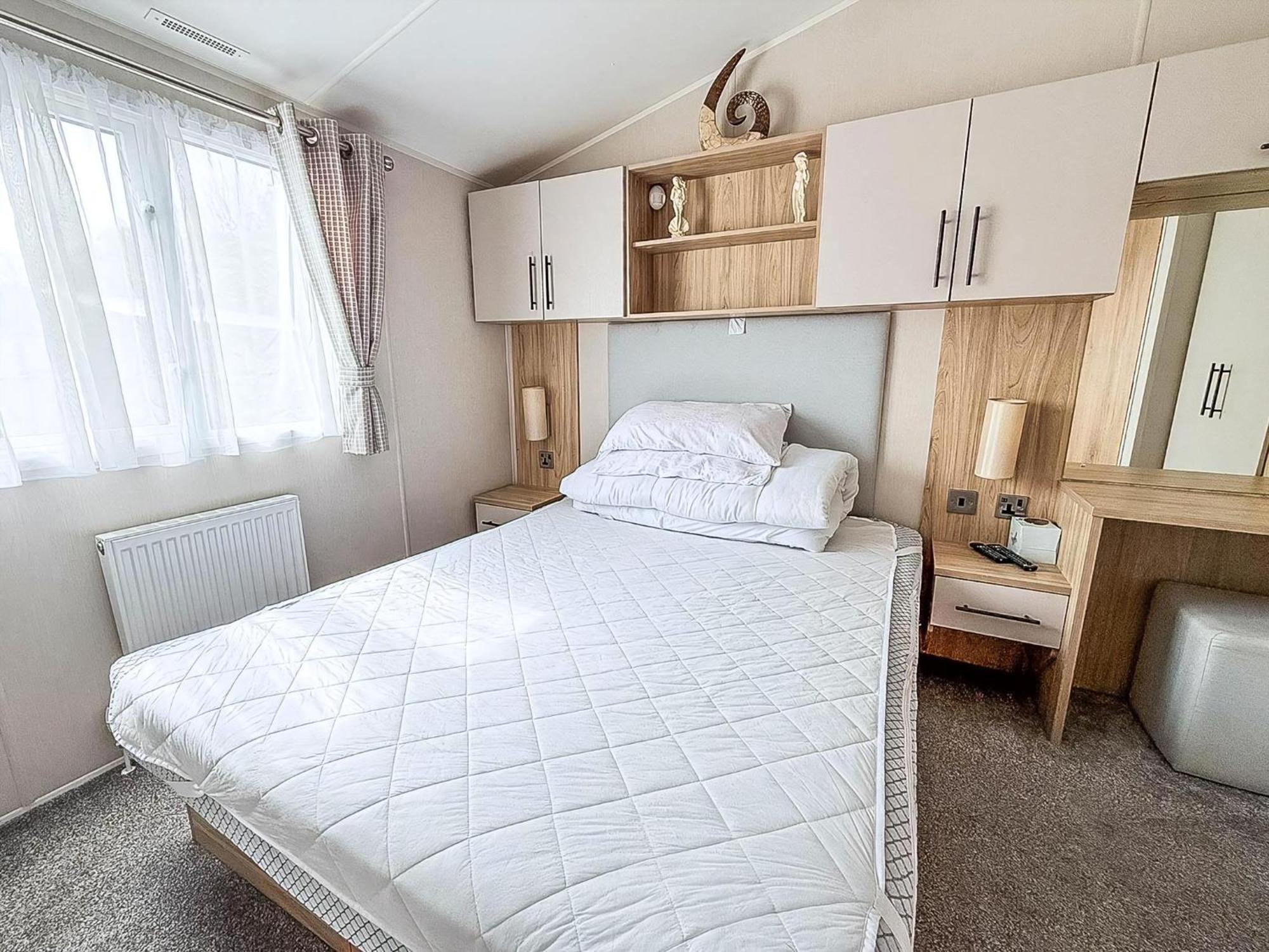 Beautiful Caravan For Hire With A Partial Sea View In Suffolk Ref 32042Az Lowestoft Exterior foto