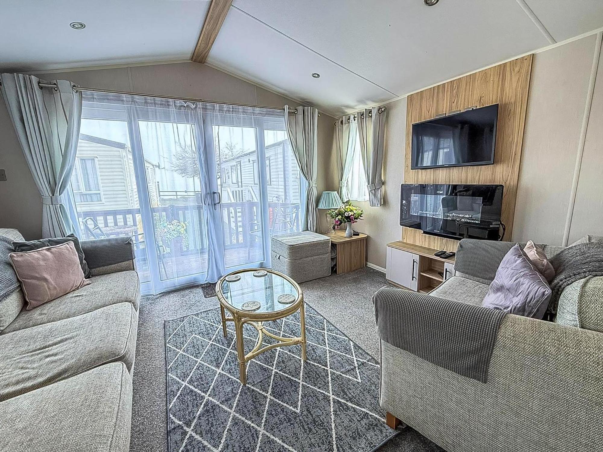 Beautiful Caravan For Hire With A Partial Sea View In Suffolk Ref 32042Az Lowestoft Exterior foto